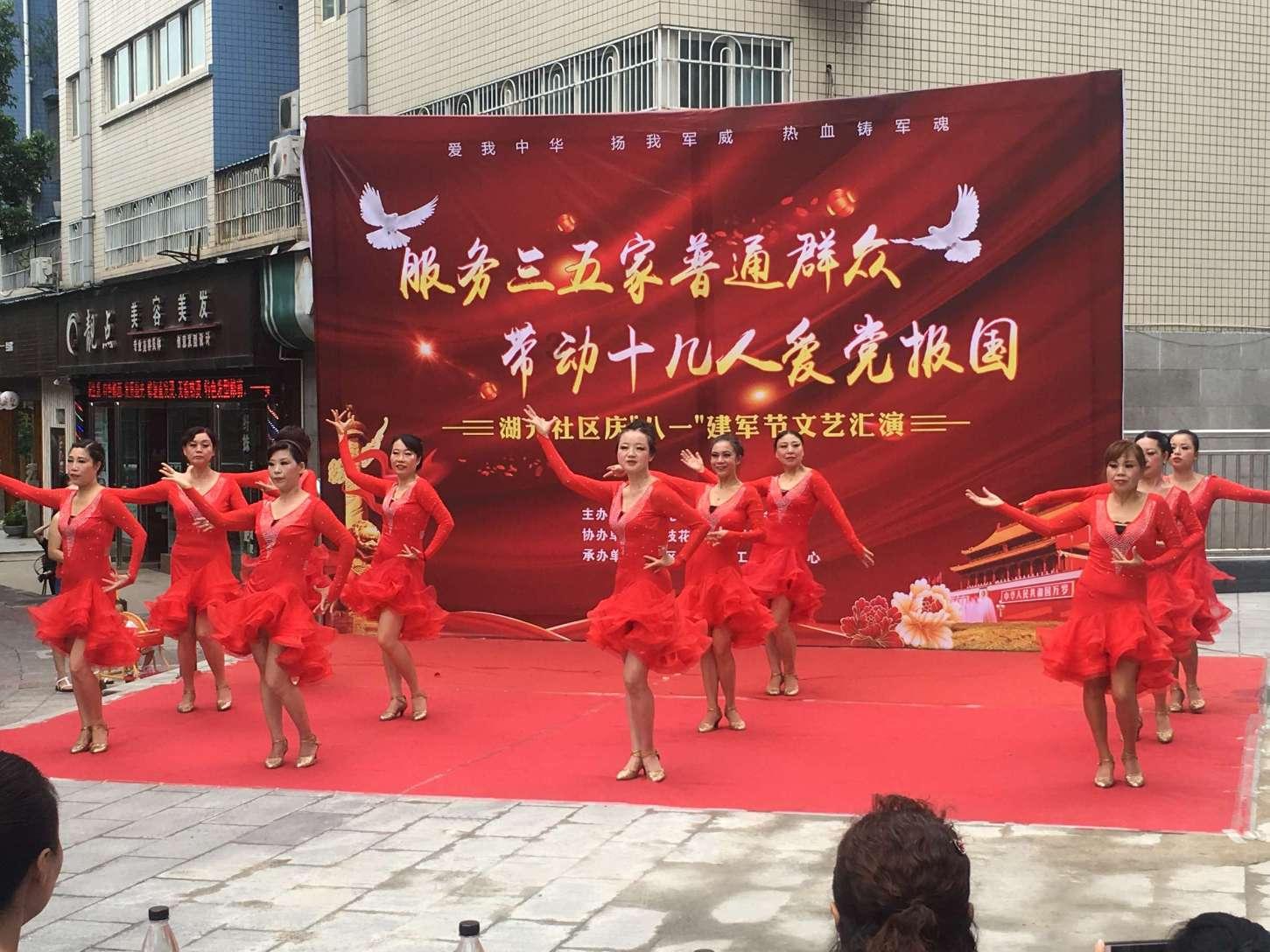 两会新视野 | 王虹：提升改造老旧小区 让百姓“推窗见绿”“出门入园”